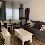 Urb. Canas I. F2 דירה *