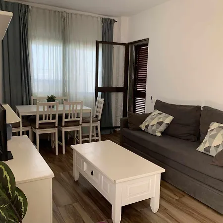 Urb. Canas I. F2 Apartment *